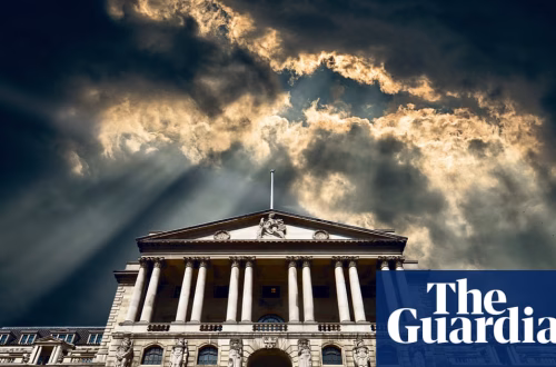 El titular en español podría ser: