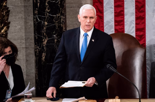 Donald Trump amenazó a Mike Pence con ser recordado como un cobarde tras el ataque al Capitolio,