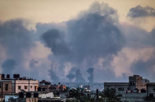 Israel bombardea Gaza con decenas de objetivos