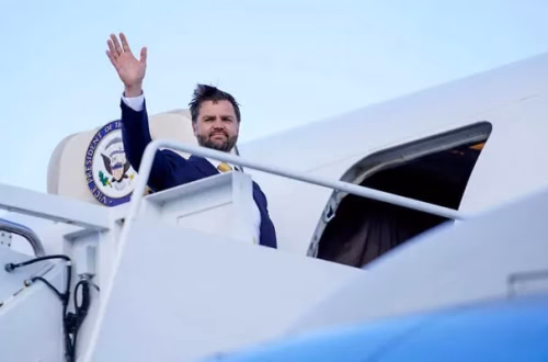 Vance viaja a Israel