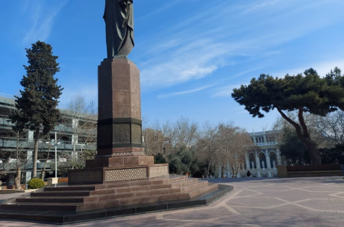 La Guerra Ucrania-Rusia y la Búsqueda de la Paz: Un Análisis Multidimensional