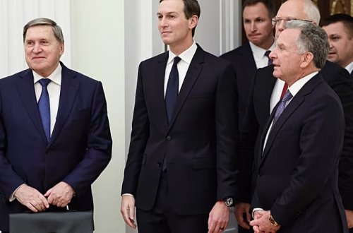 Guerra Ucrania-Rusia: Conversaciones de Paz y Tensiones Navales