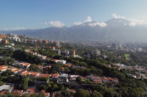 La Campaña de Trump en Venezuela: Petróleo, Drogas e Inmigración