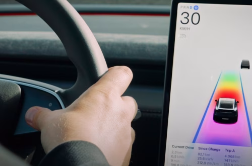 Tesla Limita el Centrado de Carril a Nuevas Compras de Model 3 y Model Y